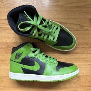 Nike Air Jordan 1 Mid Black / Altitude Green-Sail W9.5